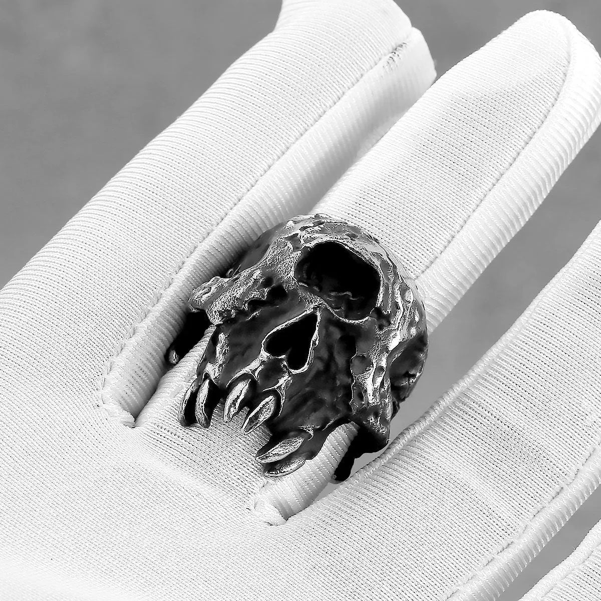 Alloy skull ring for men in punk hip hop style with electroplated finish