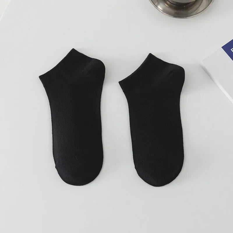 Low-cut polyester boat socks in solid colour on foot showing discreet design below ankle