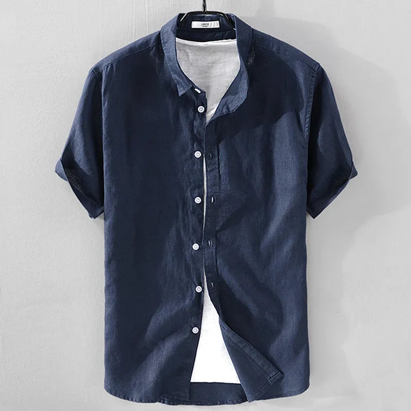 Man wearing a light-coloured pure linen short sleeve casual shirt with a loose fit