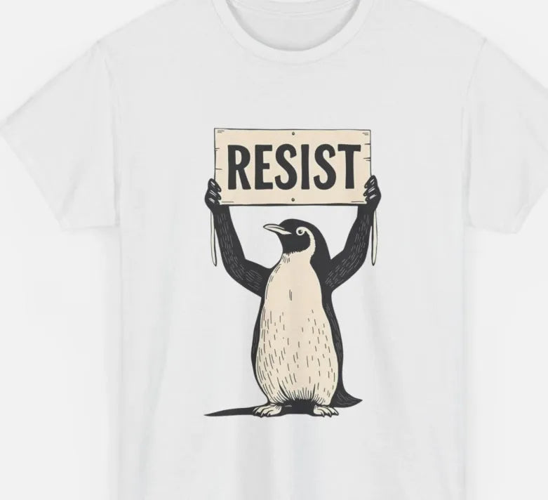 Straight-cut cotton T-shirt with short sleeves and round neck in loose fit design