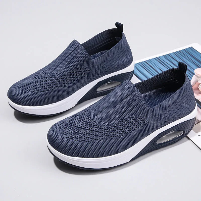 Women's mesh running shoes in mid-heel design with air cushion and round toe