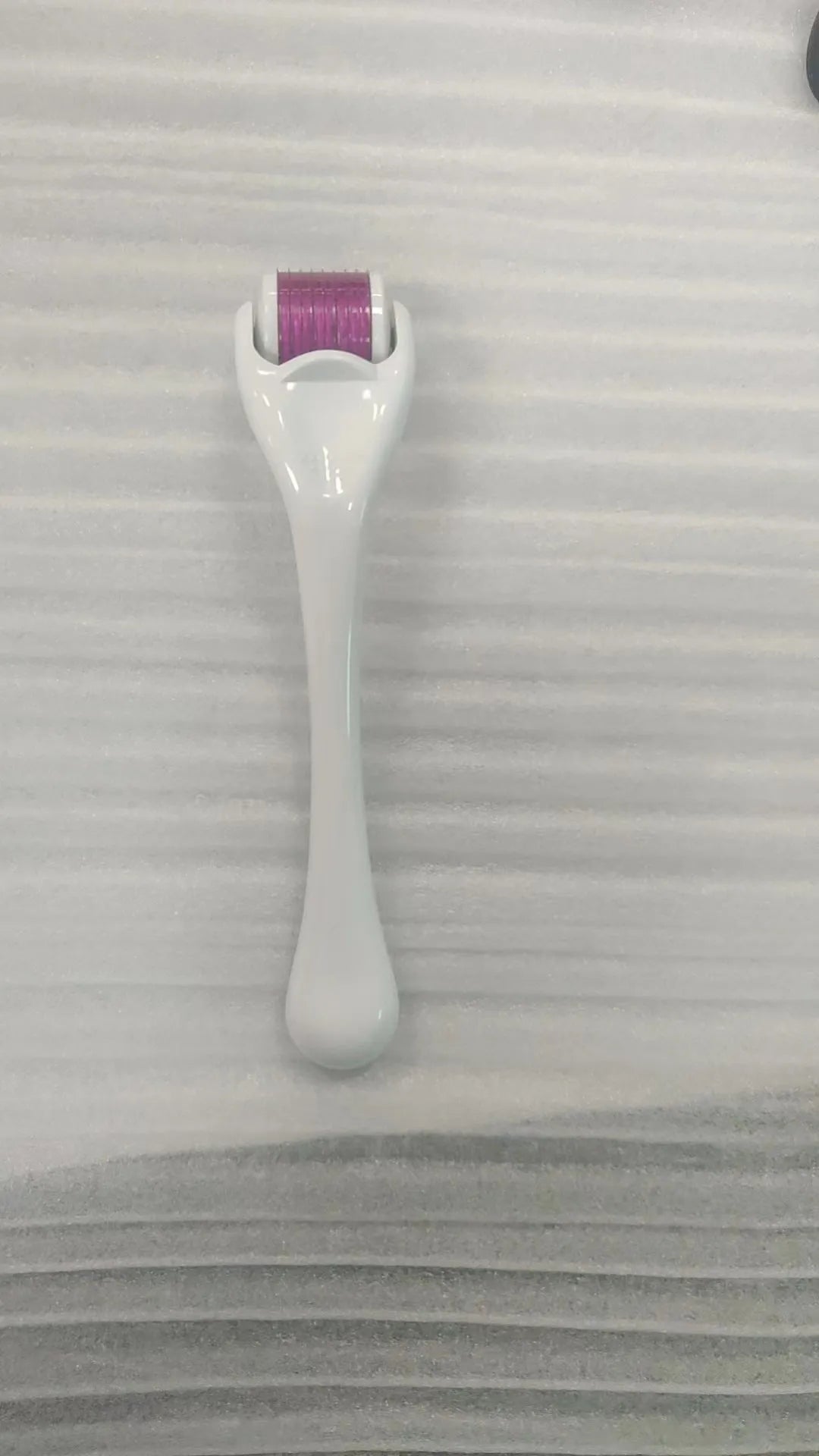 540 micro needle derma roller showing handle and needle wheel in a selected colour