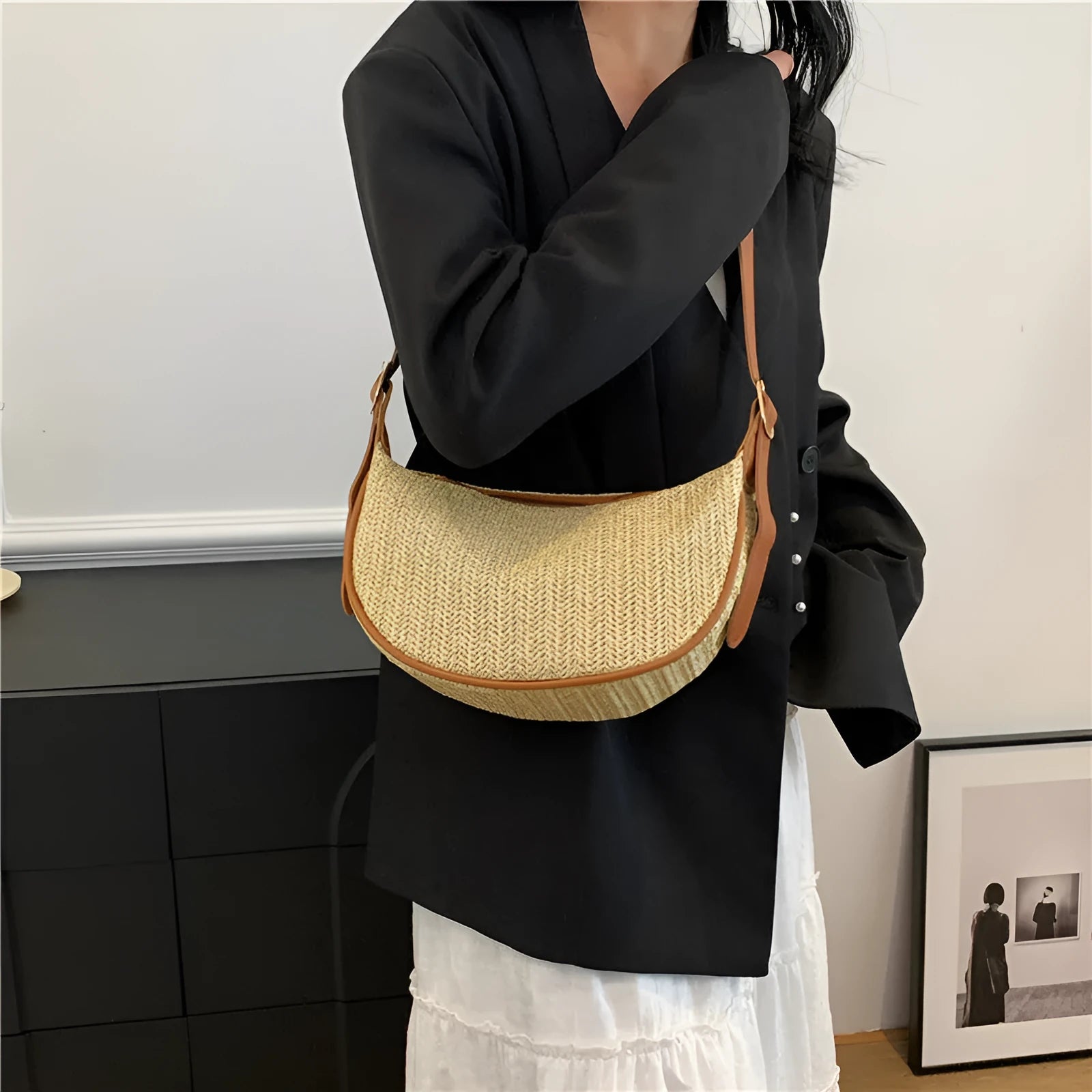 Women's knitted straw woven crossbody bag with internal compartments in corrugated brown colour
