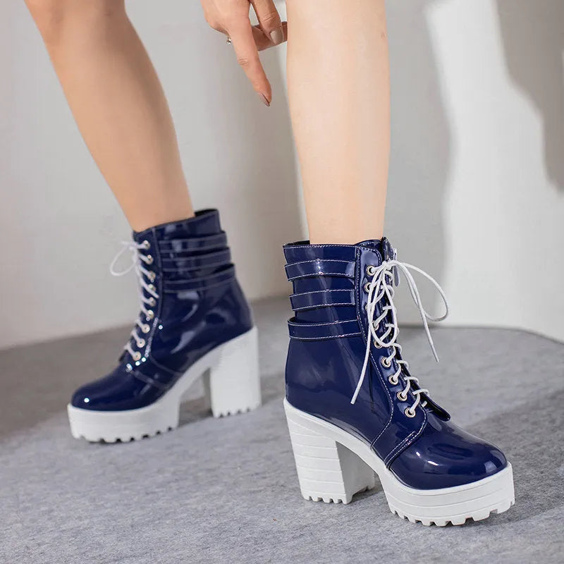 Women's thick-heeled short boots in black with waterproof platform and front lace-up design