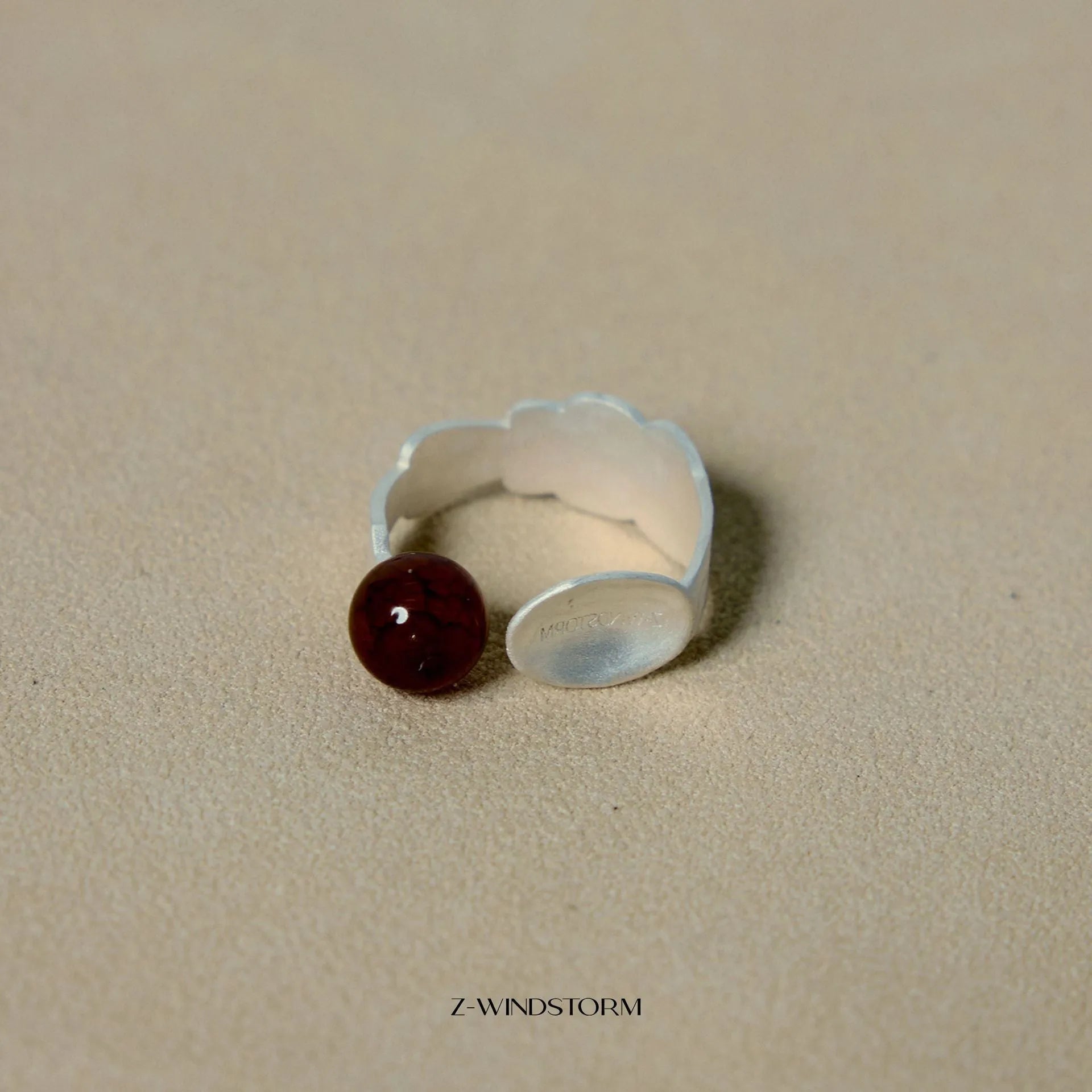 Small round spoon stewed pork ring and bracelet jewellery set with diamond shape design
