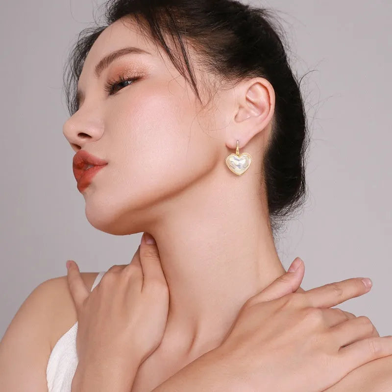 Gold alloy women's ear clip with summer love niche design and natural style