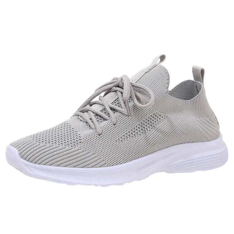 Women's low top flyknit running shoes with mesh lining and rubber sole in solid colour