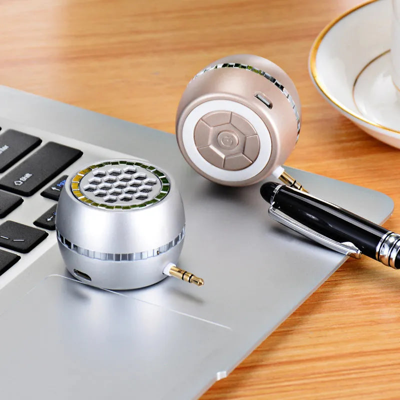 Universal external amplifier speaker in black, local gold or rose gold with USB power connection