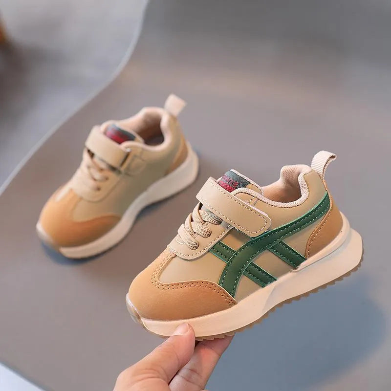 Children's Velcro sneakers in synthetic leather with rubber sole, shown in beige colour