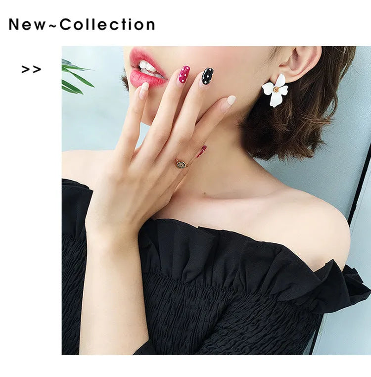 White and pink flower stud earrings for women with electroplated alloy construction