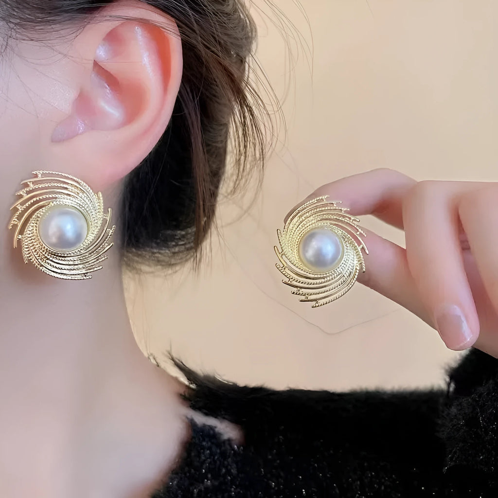 A pair of vintage-style alloy flower earrings with pearl-coloured details and an irregular shape.