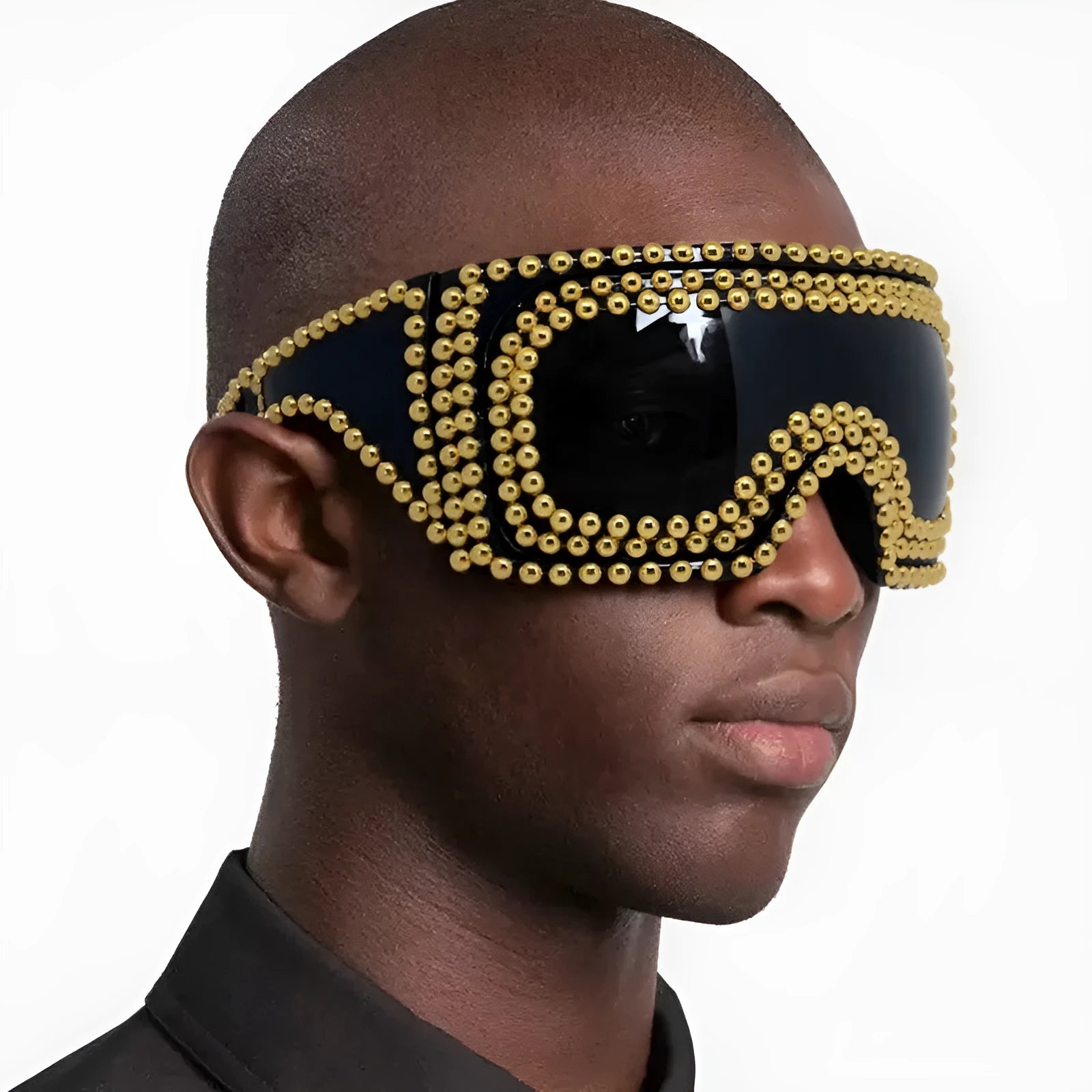 Men's sunglasses with super large rim and square rivet design in silver or gold colour