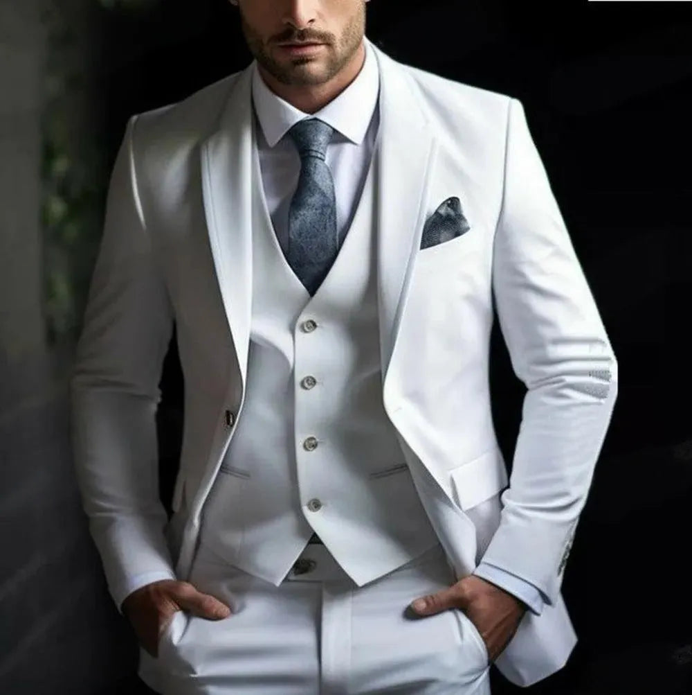 Men's three-piece slim fit business suit with vest in polyester blend fabric