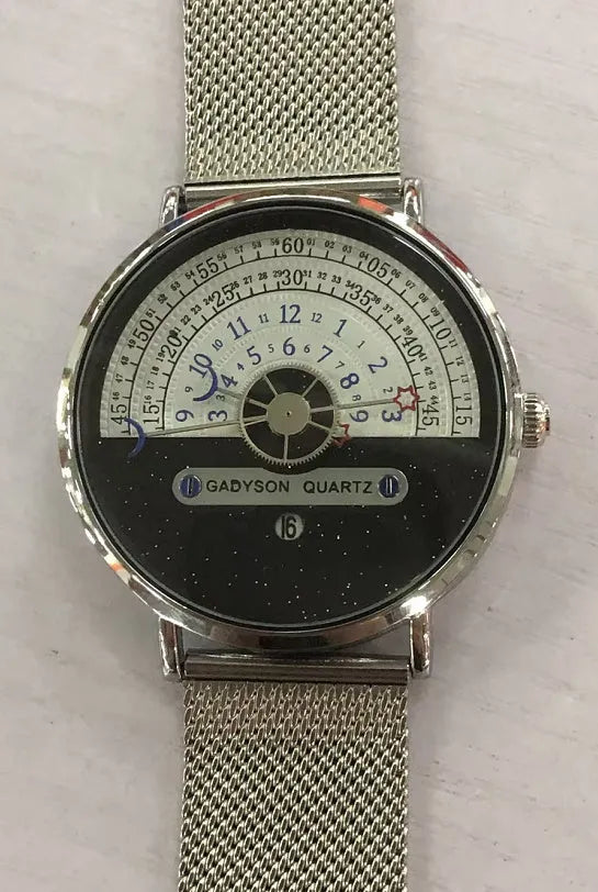 Men's quartz watch with 40mm dial, stainless steel or leather strap, and gold or silver colour options