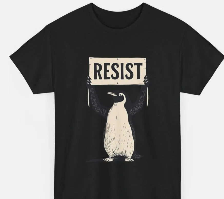 Straight-cut cotton T-shirt with short sleeves and round neck in loose fit design