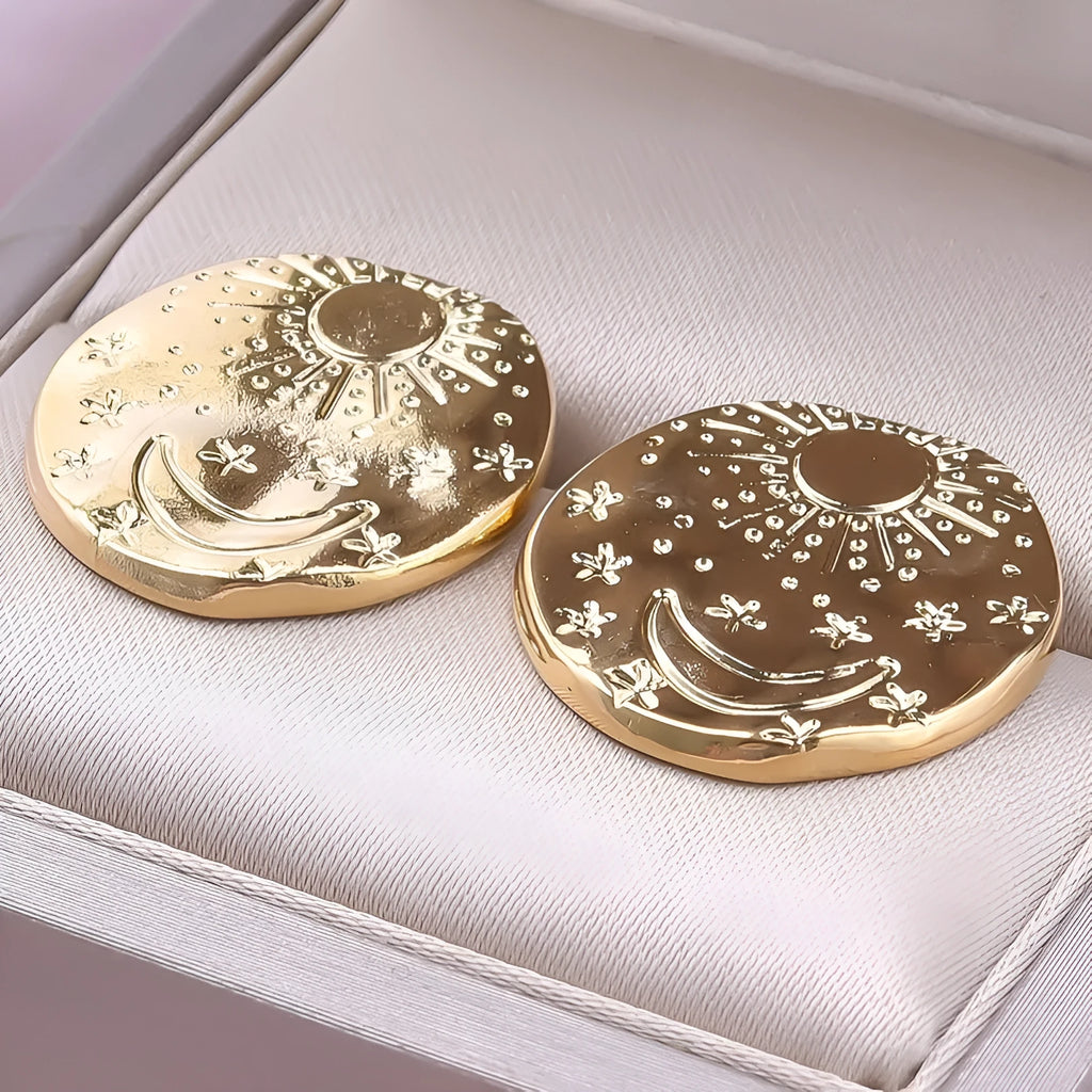 A pair of 304 stainless steel stud earrings with a geometric shell design in a gold or silver electroplated finish.