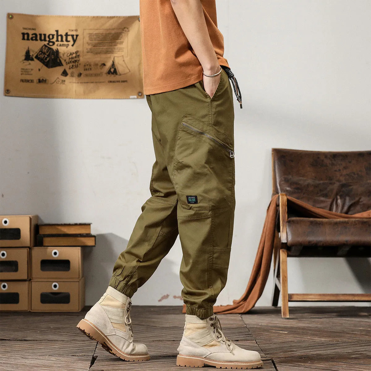 Men's tapered harem pants in Hong Kong retro style with ankle bands and cotton fabric
