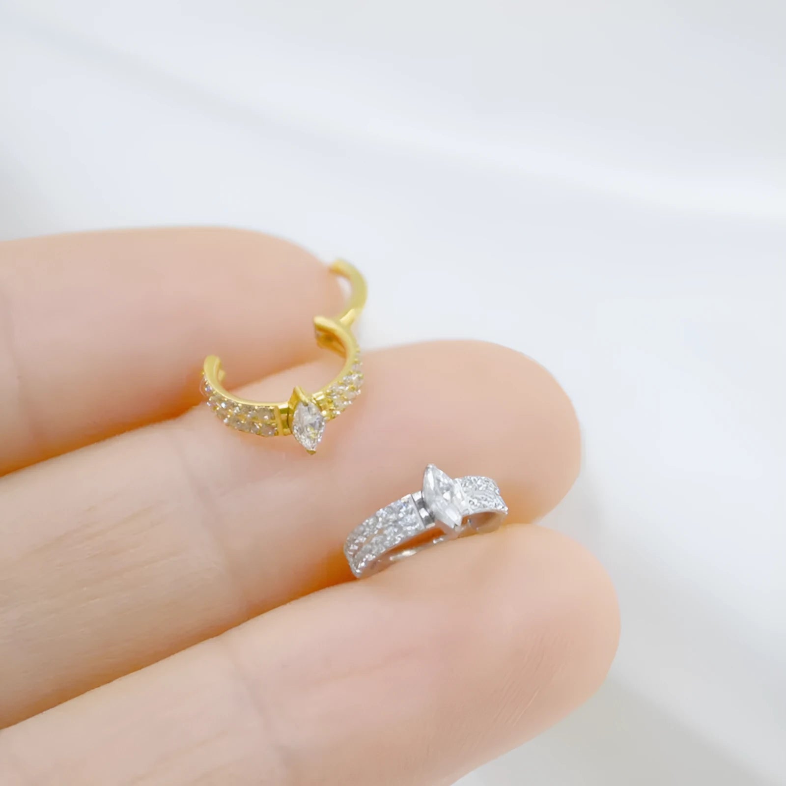 Titanium steel heart-shaped zircon earrings in gold or silver colour, 1.2x8mm size