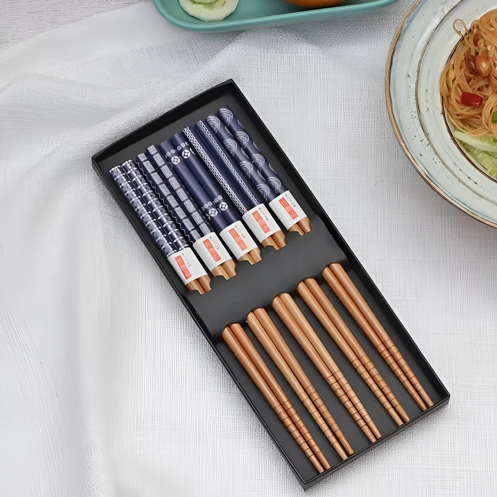 Set of 5 pairs bamboo chopsticks with Japanese-style patterns in gift box packaging