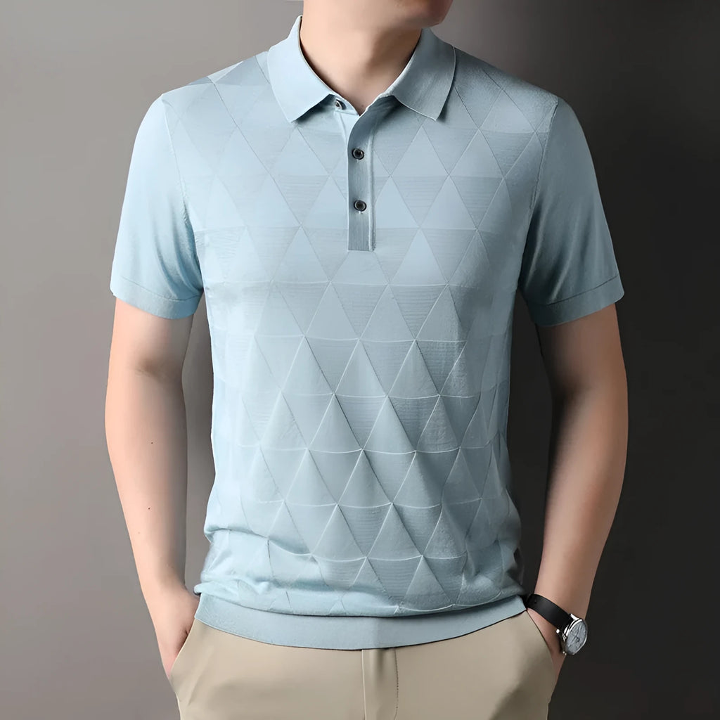 Men's thin ice silk short sleeve T-shirt in regular fit showing quick-drying knitted fabric