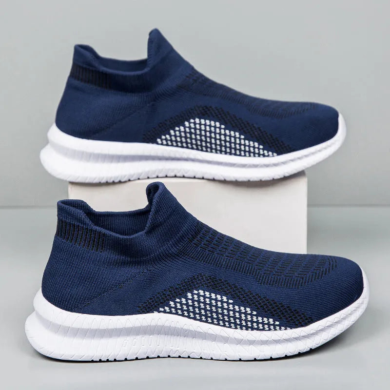 Popcorn Flyknit low-top casual sneaker in solid colour with fabric upper and round toe.