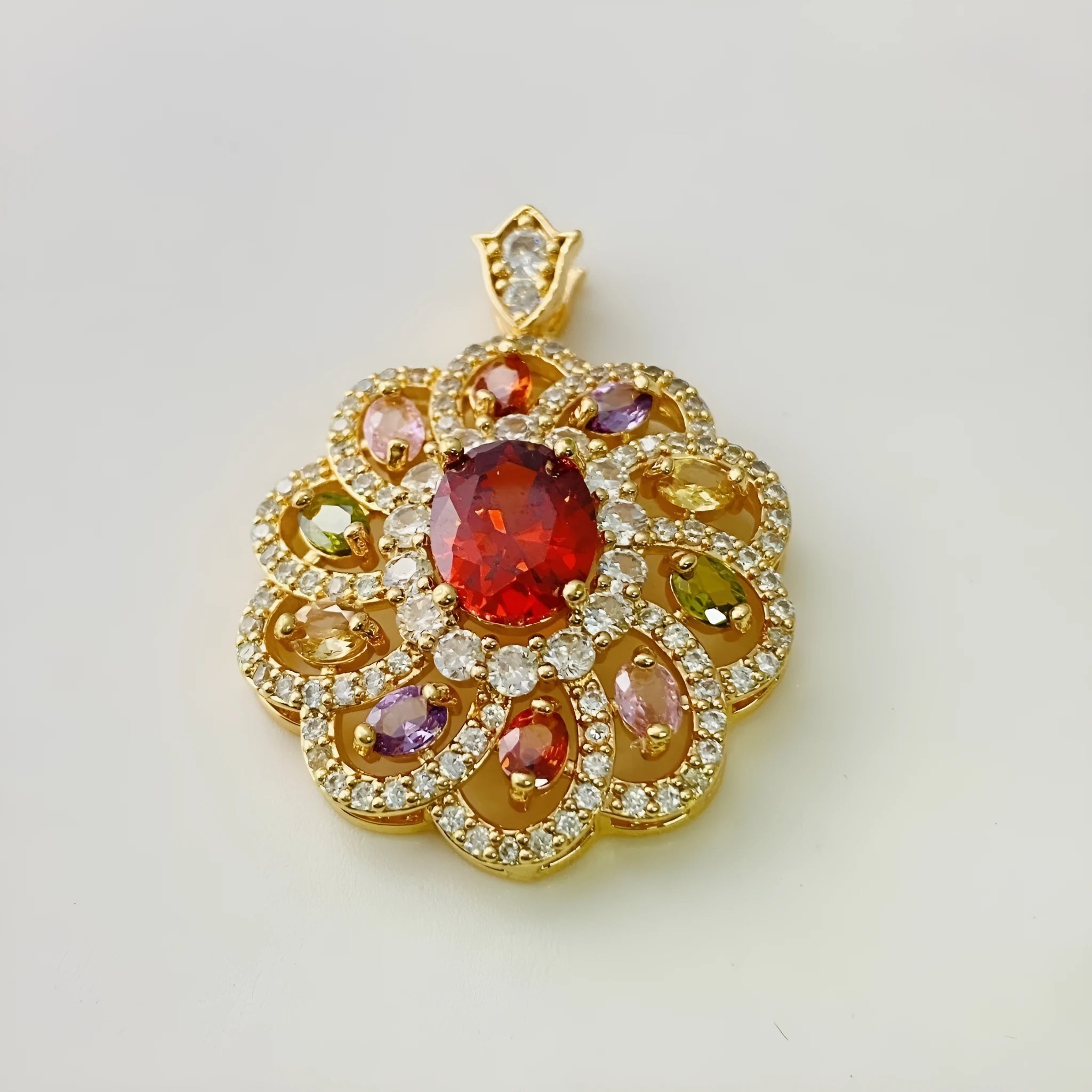 Women's flower-shaped zircon pendant necklace in gold, champagne gold, or platinum colour electroplated metal