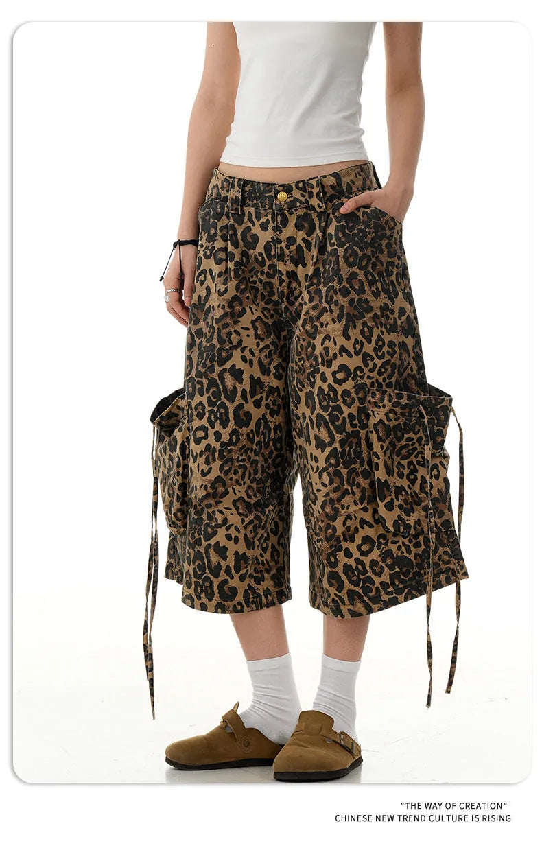 Leopard print cotton cropped pants with high waist and straight loose fit