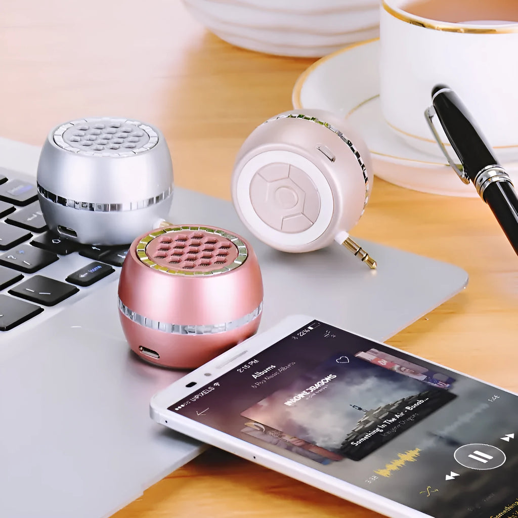Universal external amplifier speaker in black, local gold or rose gold with USB power connection