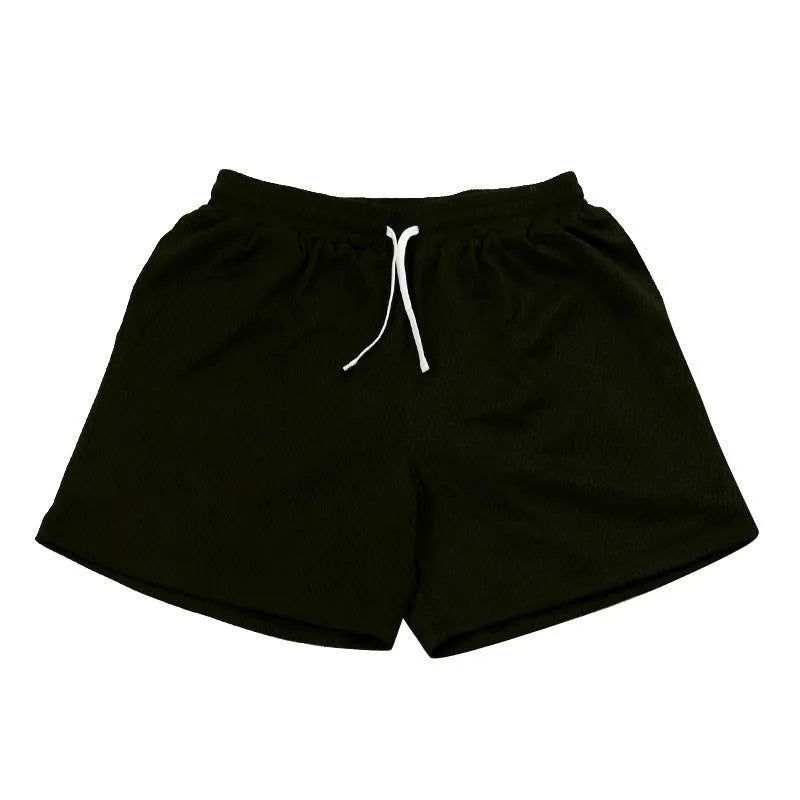 Men's mesh quick-drying sports shorts in solid colours for athletic activities