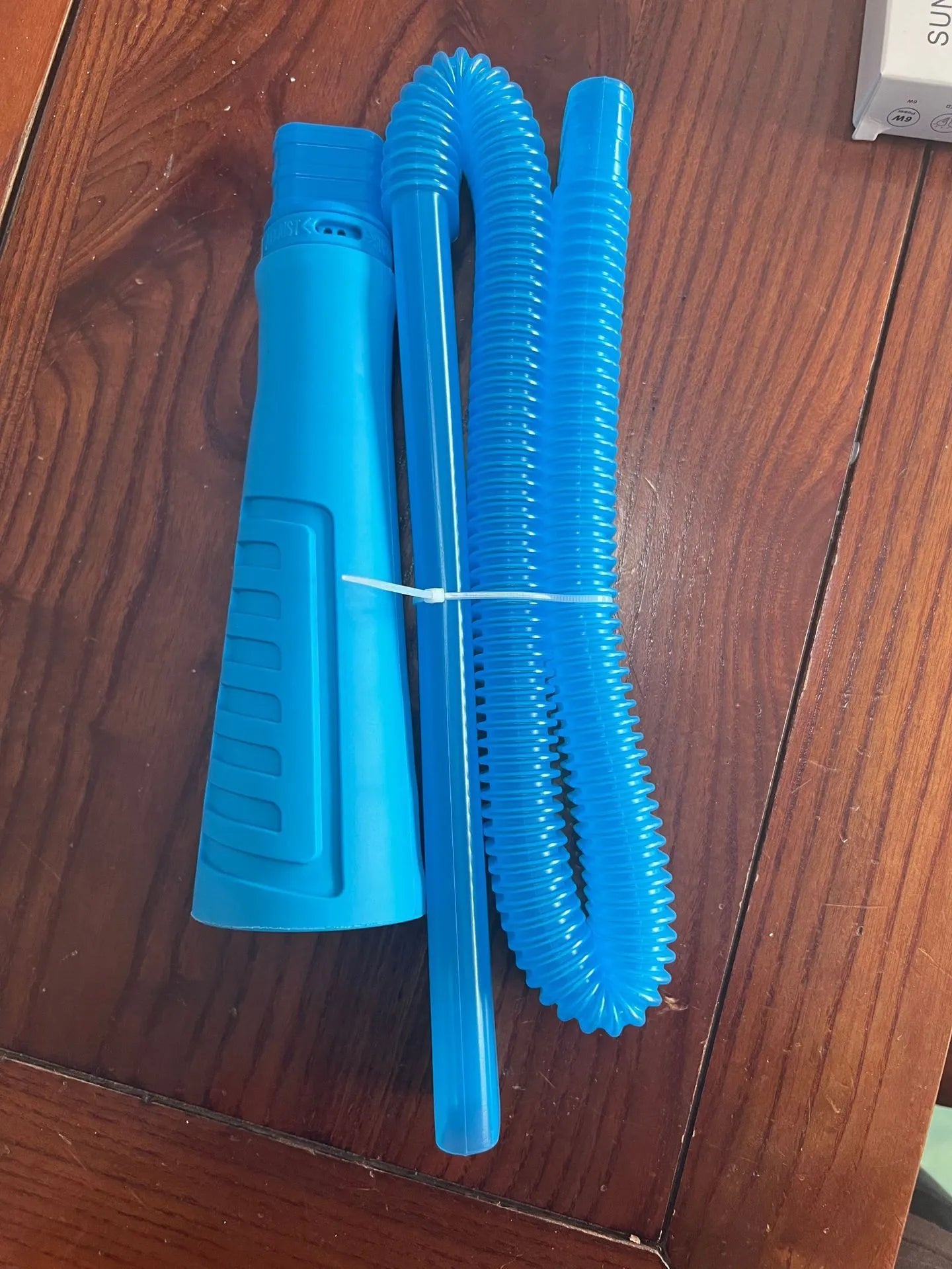 Blue vacuum cleaner suction pipe attachment with round head, 114cm length, and 3-style dust collection bags