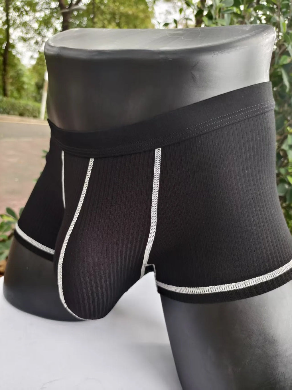 Men's solid colour boxers in breathable fibre fabric showing hip-lifting design