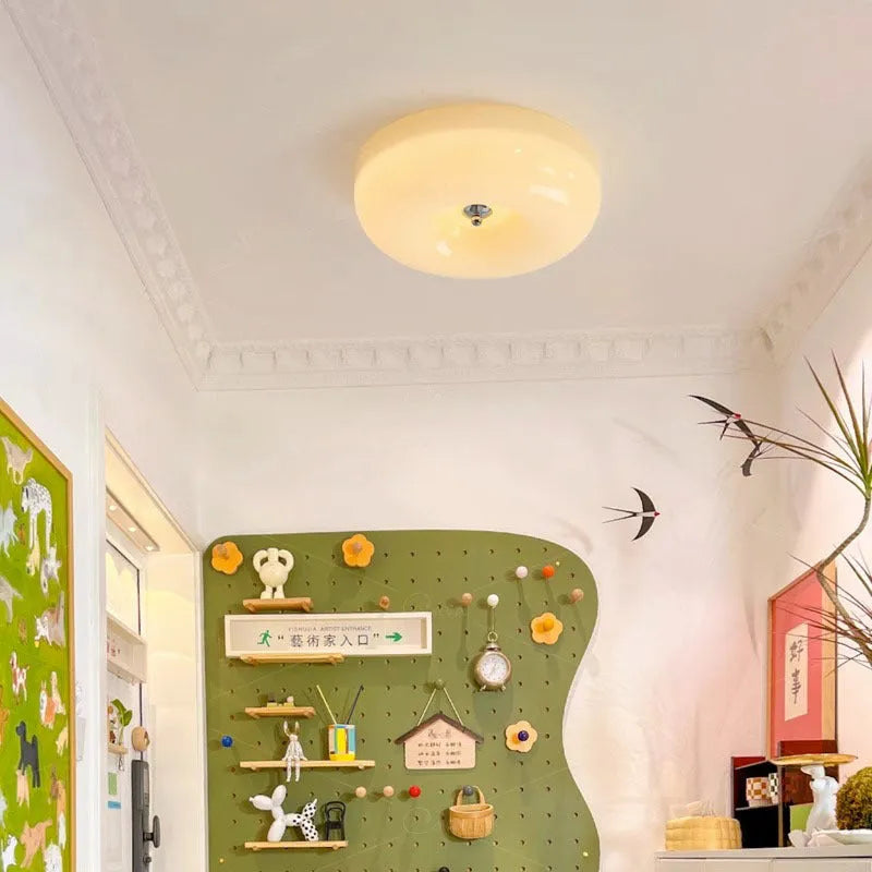 Cream American-style three-colour ceiling lamp for bedroom in 30cm or 40cm diameter