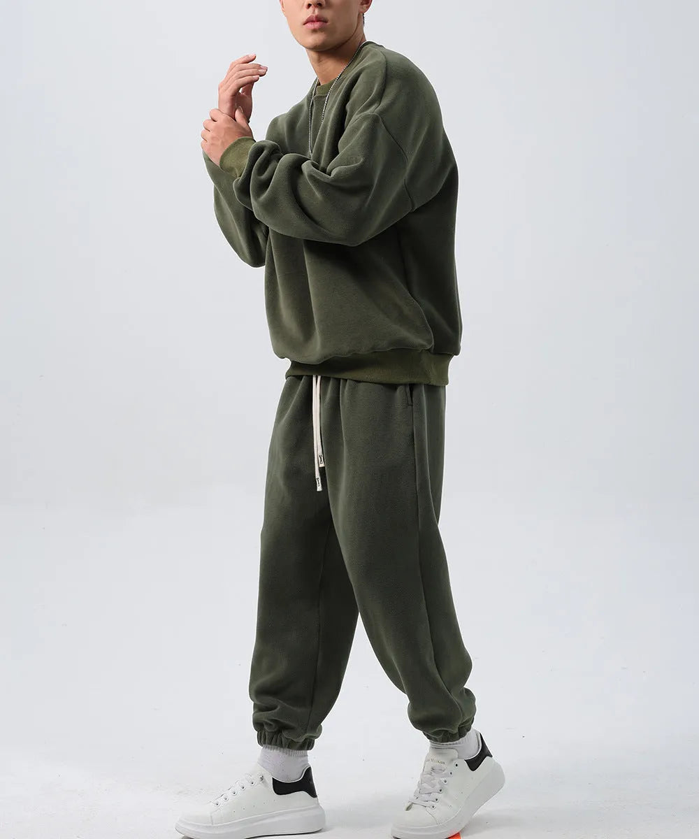 Men's polar fleece sports suit with crew neck top and loose padded trousers in five winter colours