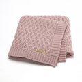 Solid colour infant hug blanket with three-dimensional lines stitching measuring 70×90cm