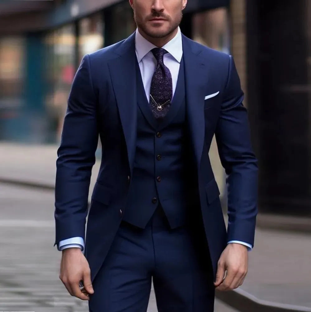 Men's three-piece slim fit business suit with vest in polyester blend fabric