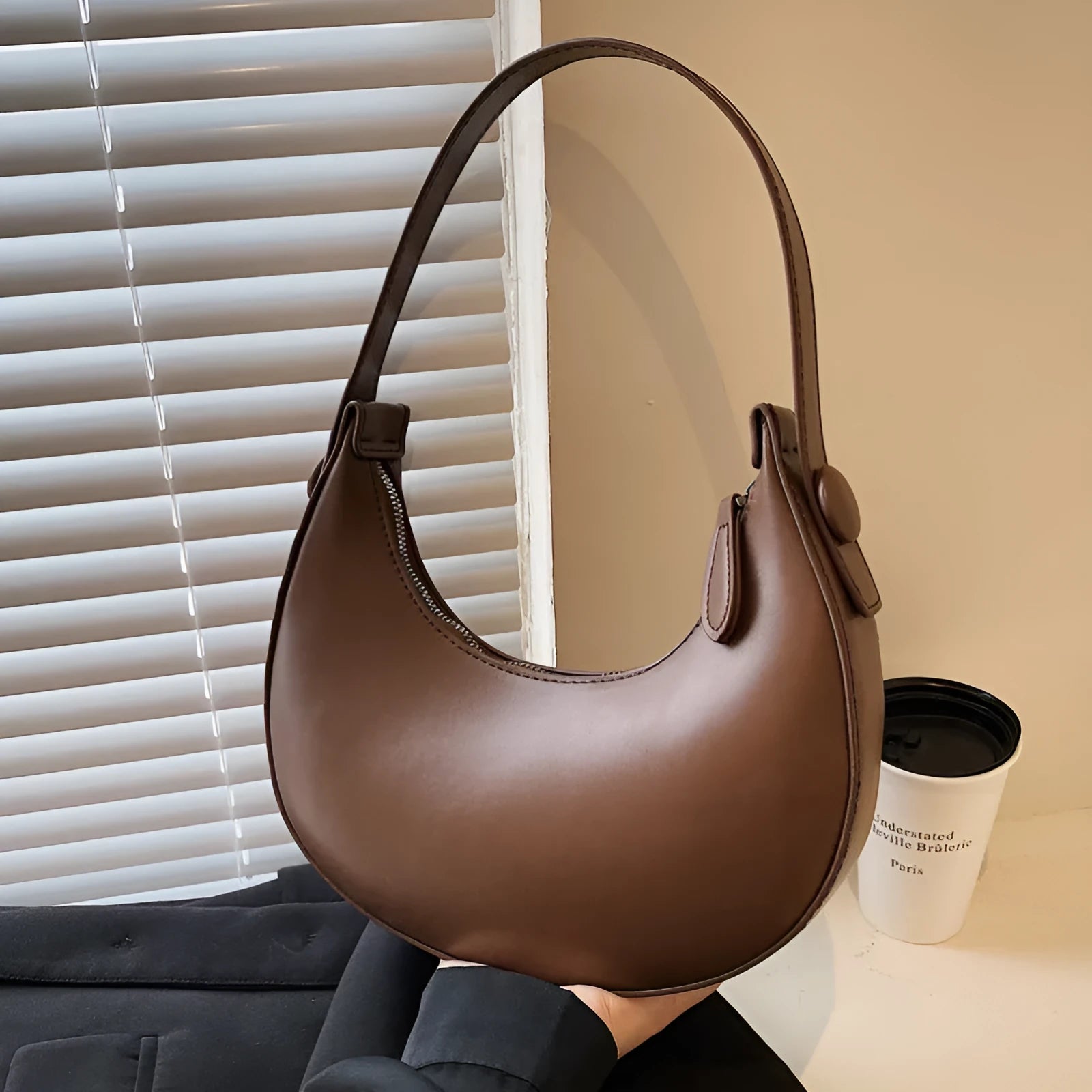 Women's retro dumpling-shaped shoulder bag in PU leather with a sandwich pocket.