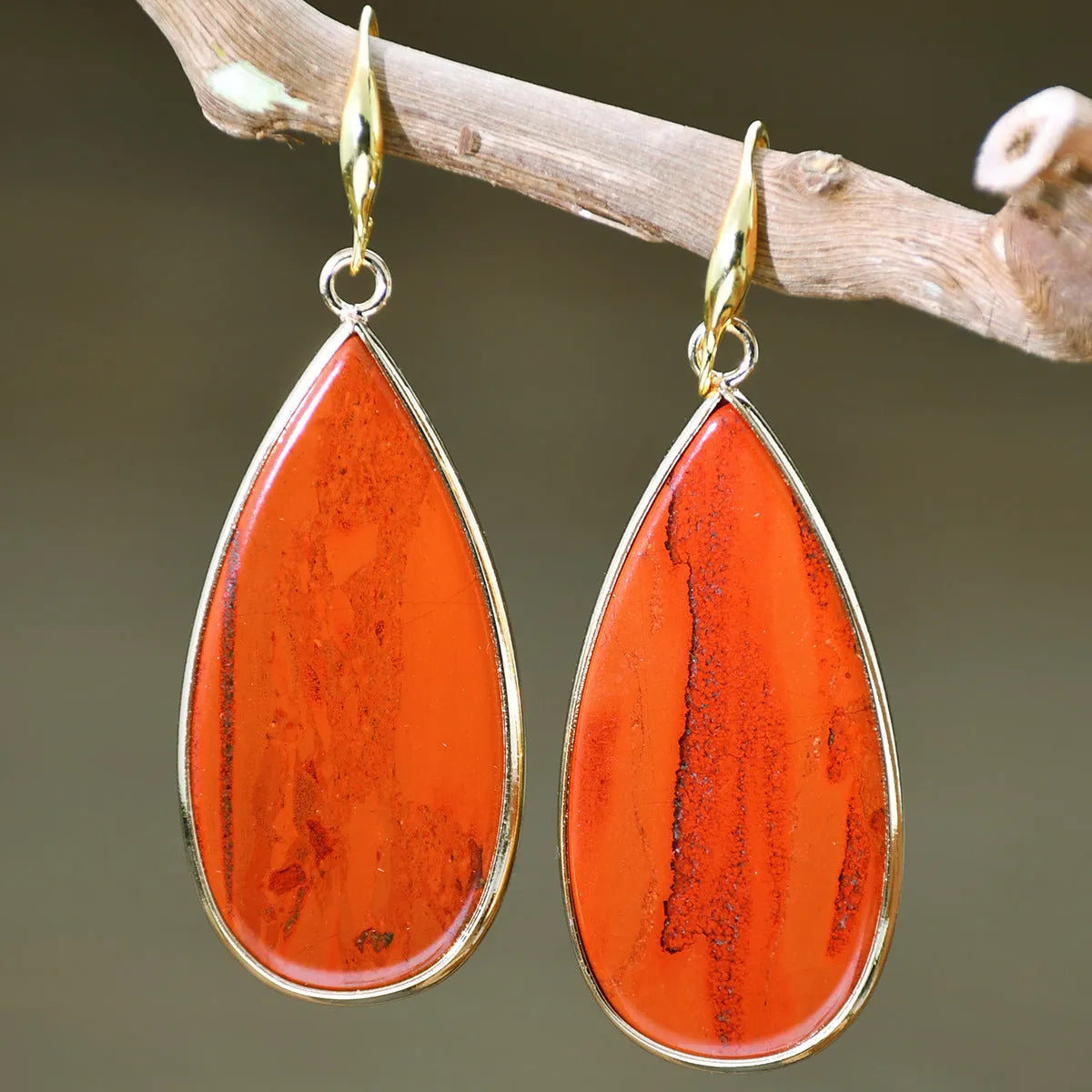 Vintage drop-shaped stone earrings in tigereye, amethyst, or turquoise with water droplet design
