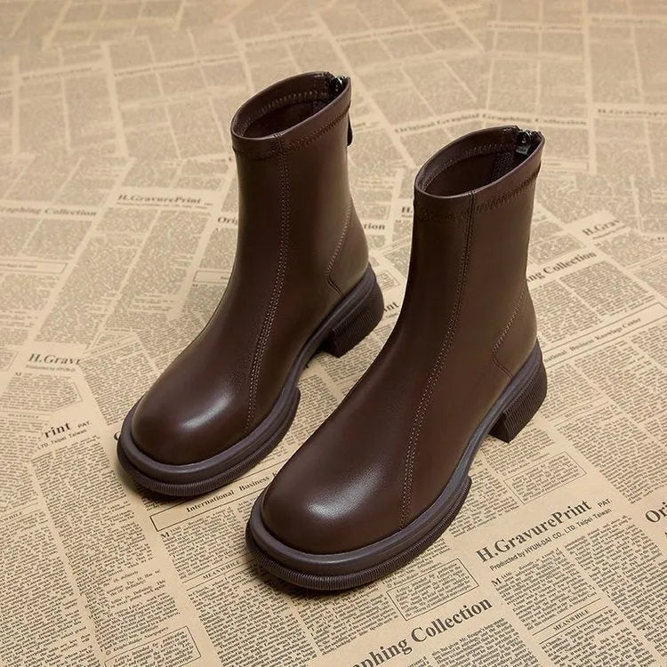 Women's flat heel ankle boots with back zipper in artificial PU, rounded toe design