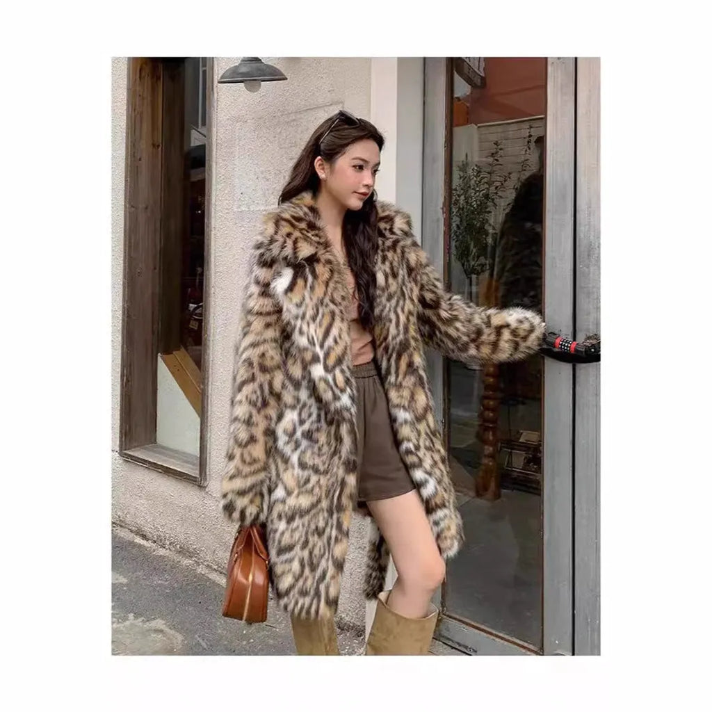Women's artificial fox fur print coat with fur collar and side pockets in faux fabric