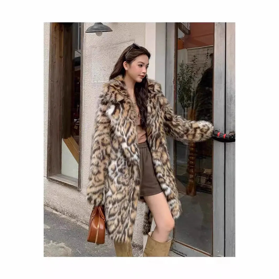 Women's artificial fox fur print coat with fur collar and side pockets in faux fabric