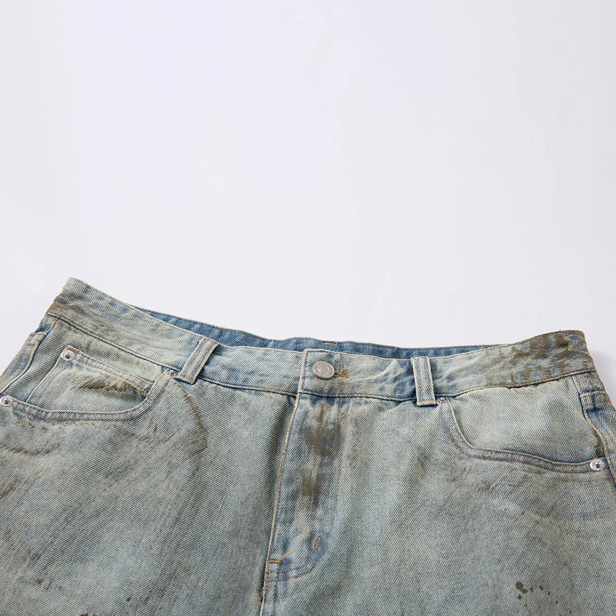 Cropped blue denim jeans with straight-leg design and zip fly on street fashion model