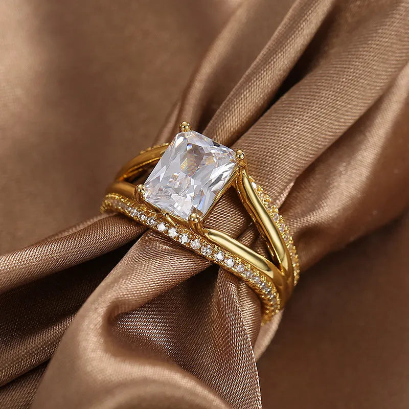 Geometric gold-coloured women's ring with square zircon stone on copper band