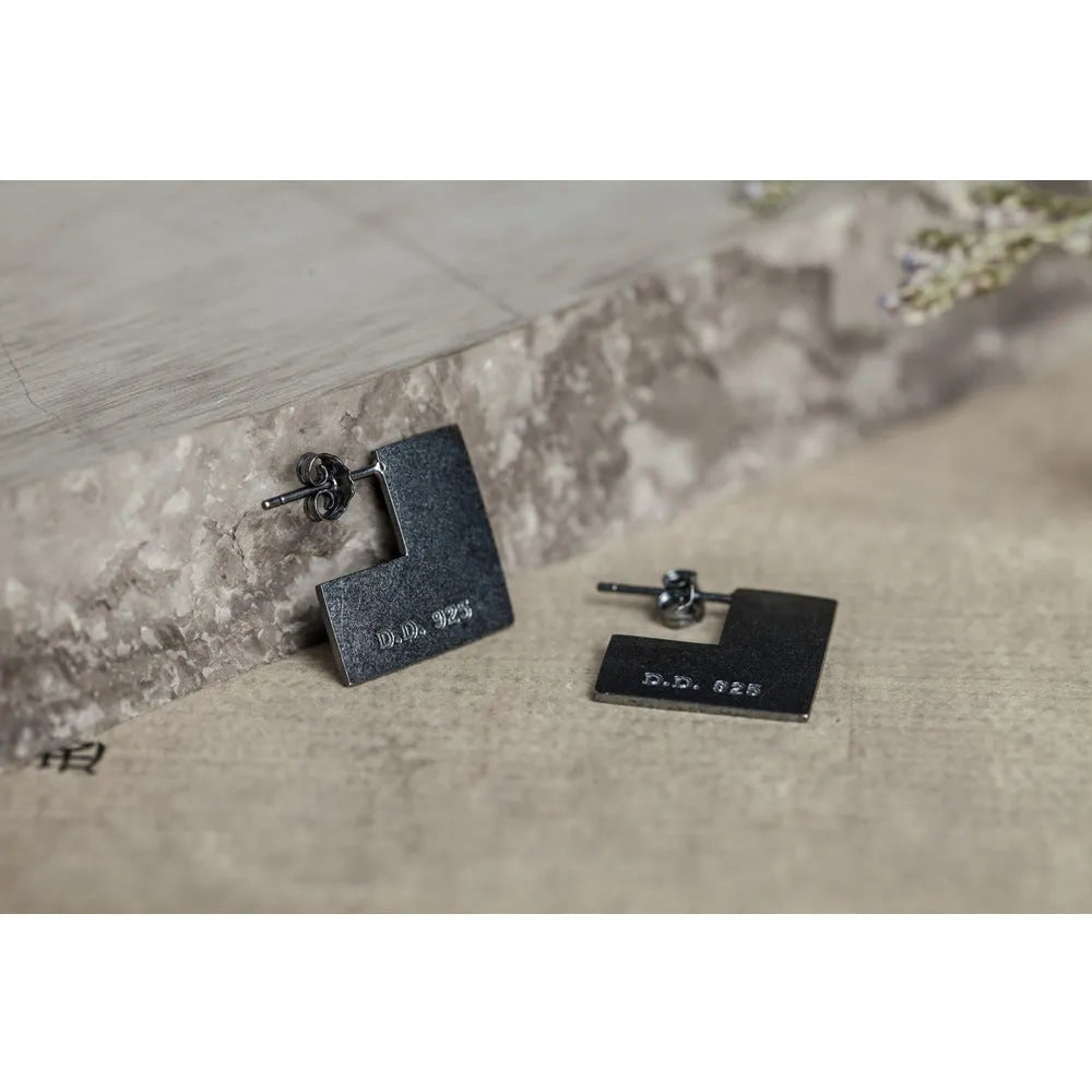 Oxidation black geometric square earrings made from 925 sterling silver, measuring 16mm