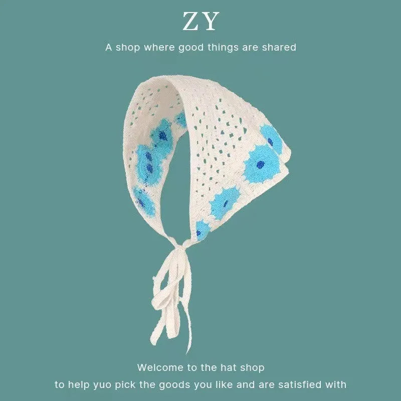 Women's cotton triangular headscarf with floral pattern in retro style for autumn winter wear