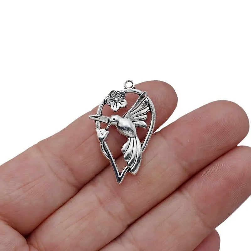 Alloy magpie bird pendant with electroplated finish in colour P234 for DIY jewellery making