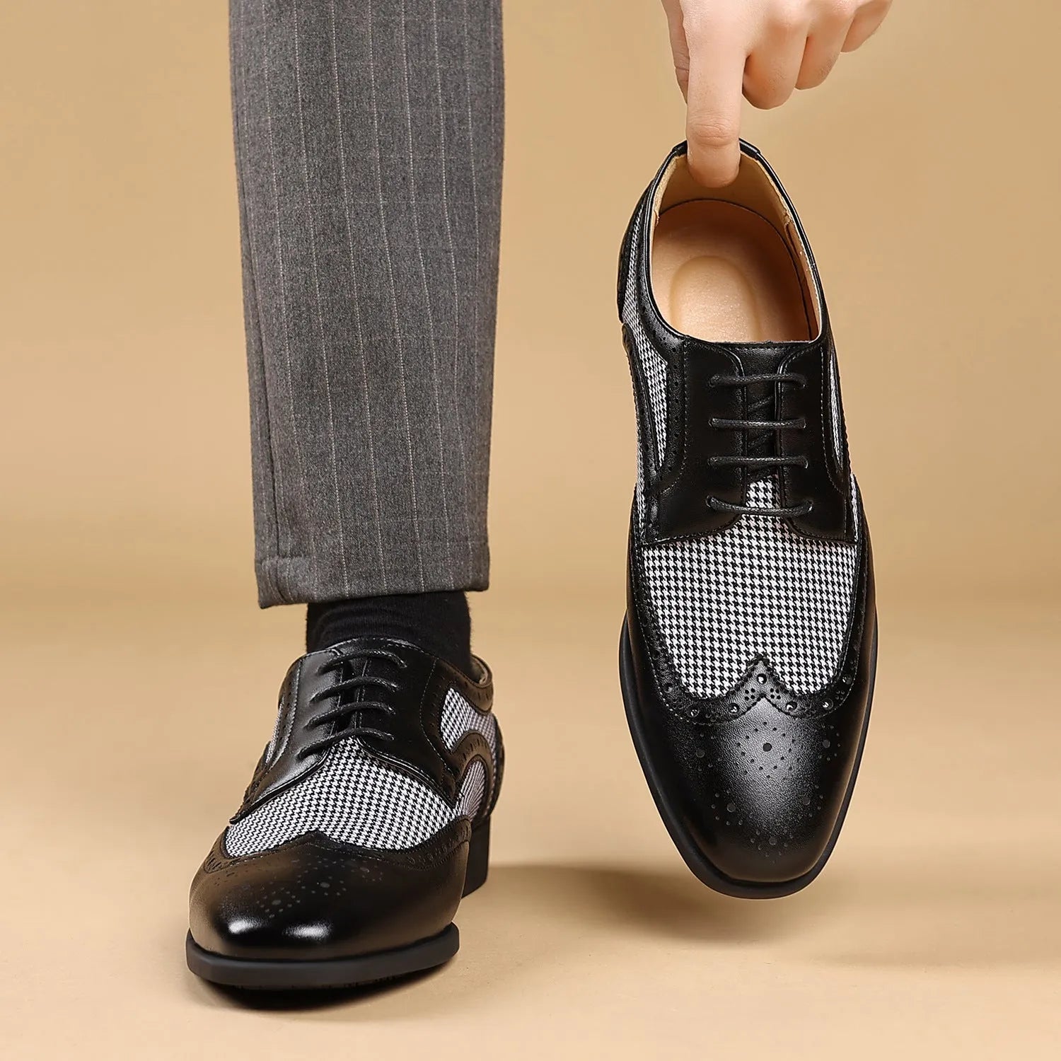 Men's imitation houndstooth plaid casual shoes with canvas upper and lace-up front, shown in available colours.