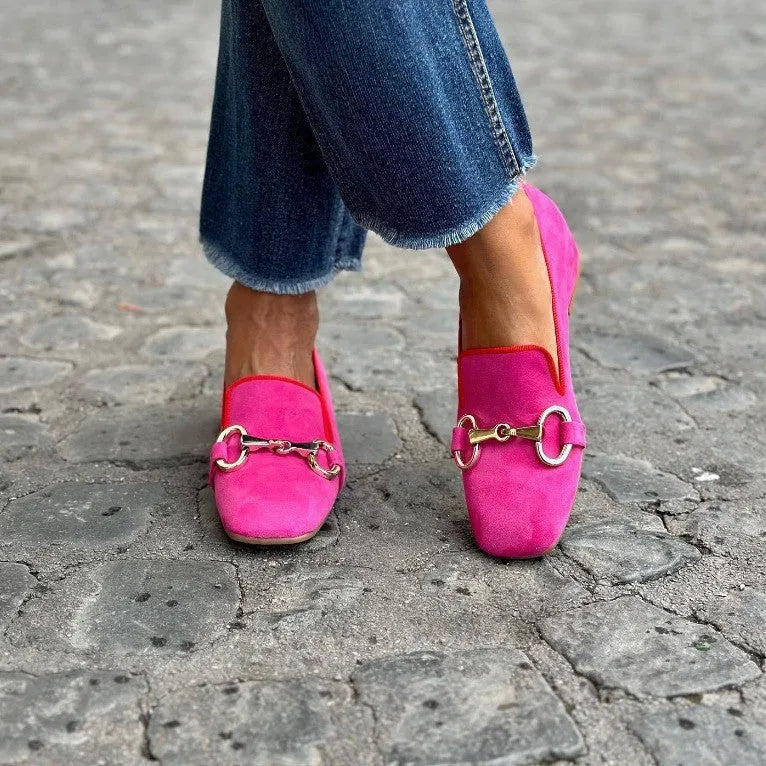 Women's green suede loafers with round toe, metal fastener and flat rubber sole