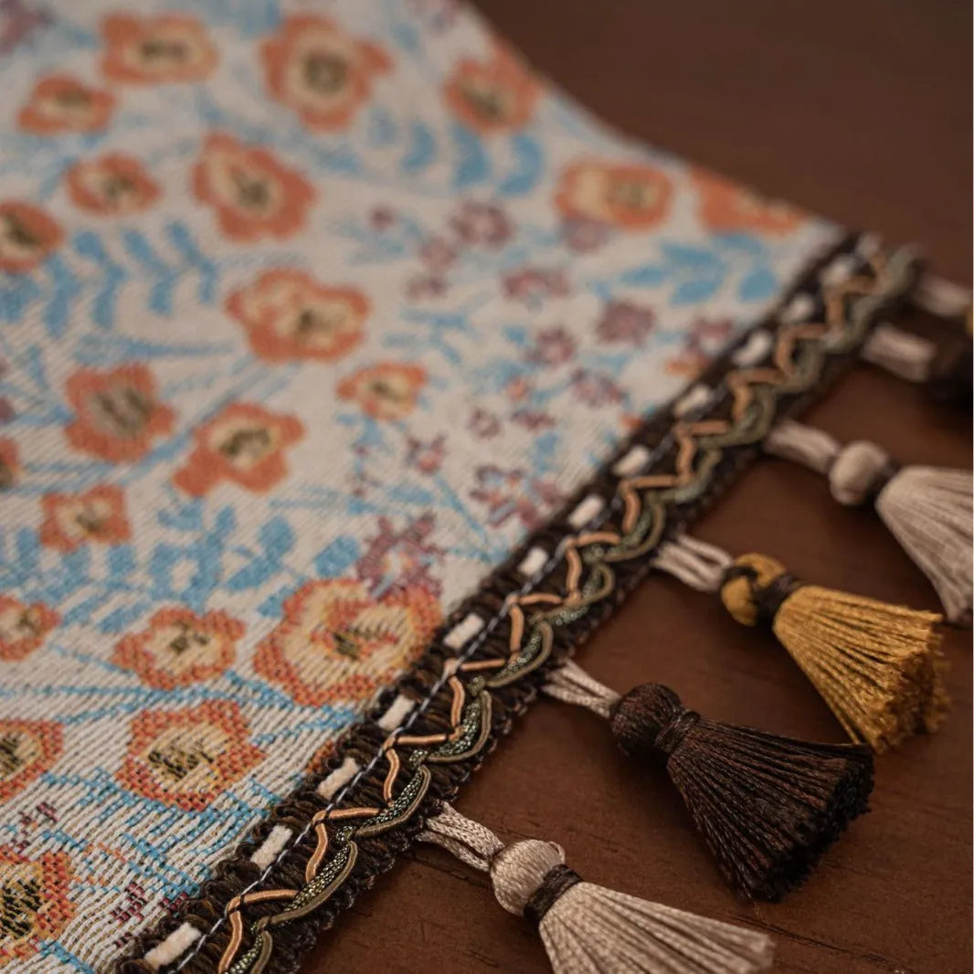 American-style Jacquard woven table runner with long tassels in floral pattern