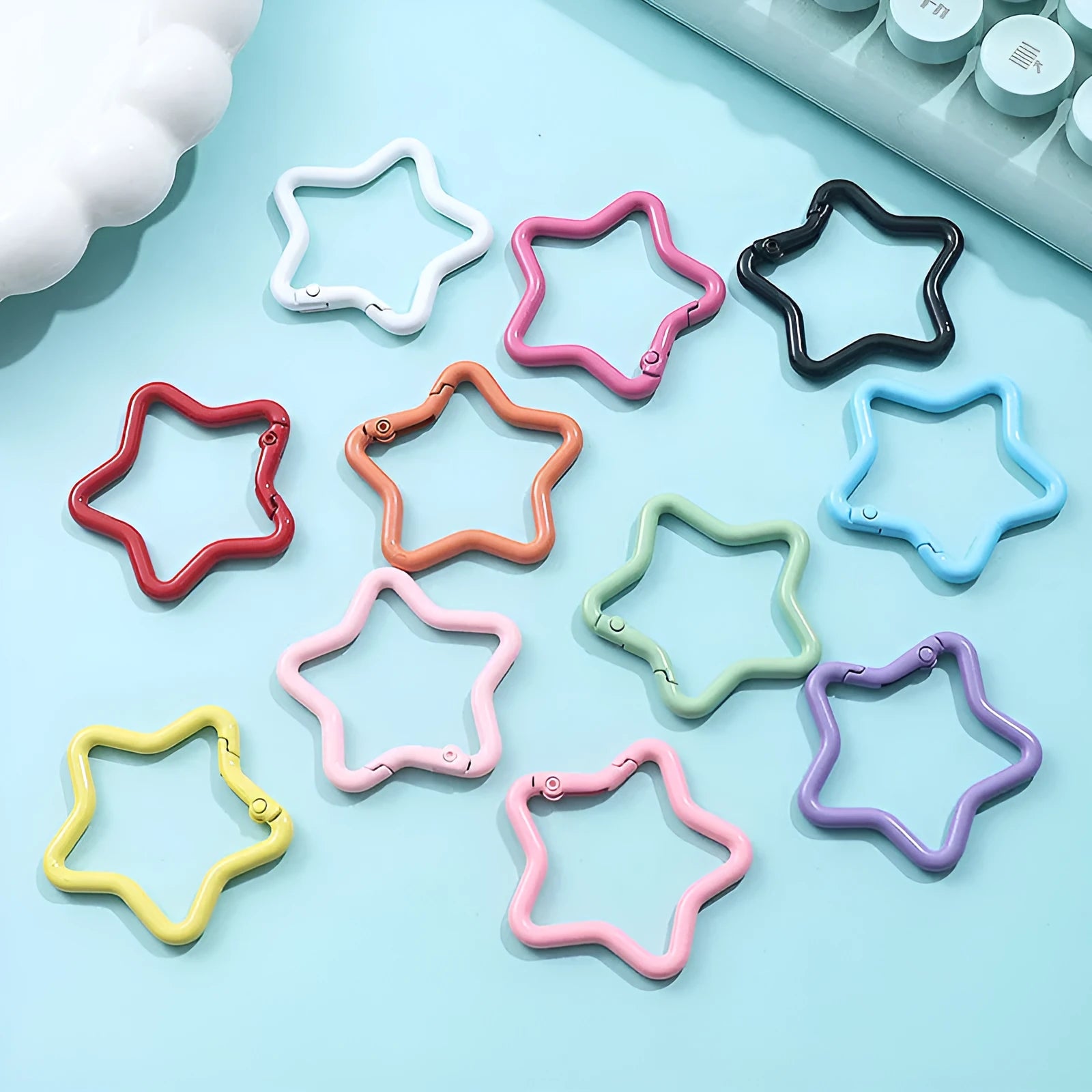 Zinc alloy five-pointed star keychain in multiple colour options for backpack decoration