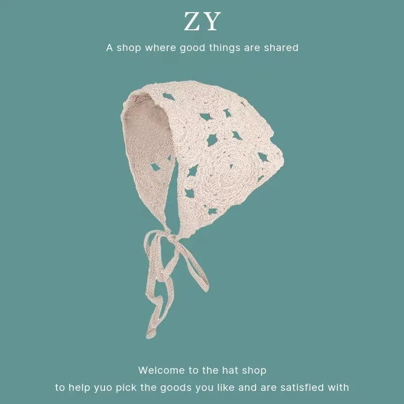 Women's cotton triangular headscarf with floral pattern in retro style for autumn winter wear